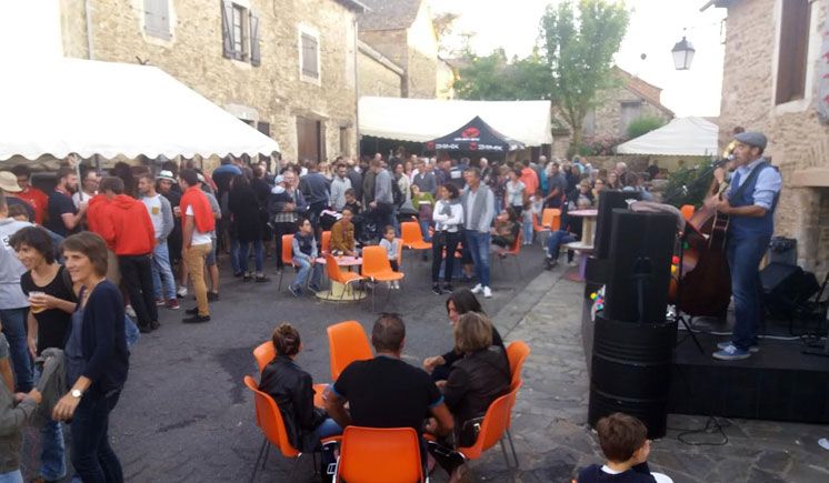 Le 14 Aout la place de Comps a vibr&eacute; au son de la f&ecirc;te